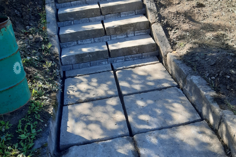 Projekty / Revitalizácia priestranstva v okolí studničky - foto