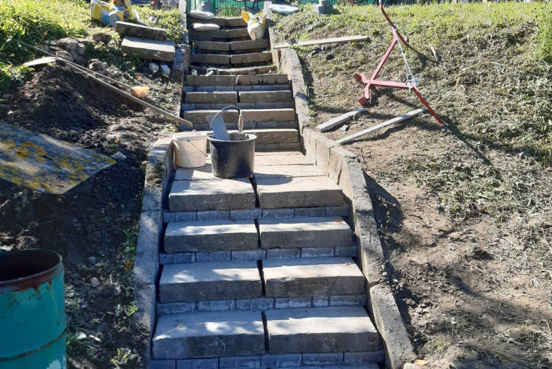 Projekty / Revitalizácia priestranstva v okolí studničky - foto