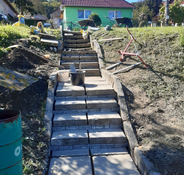 Revitalizácia priestranstva v okolí studničky